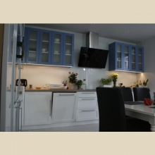 L-shaped kitchen lighting on top