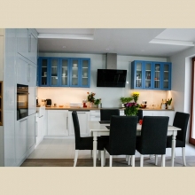 L-shaped kitchen 1