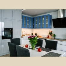 L-shaped kitchen lacquered