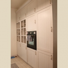 kuProvençal kitchen oak veneered high cabinets