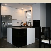 Kitchen with an island 4