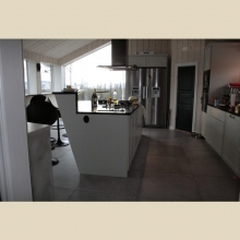 Kitchen with an island 5